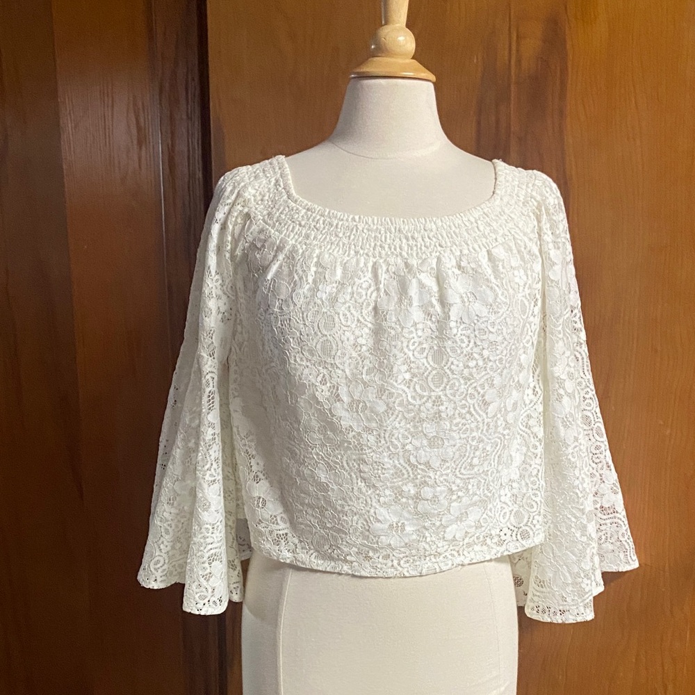 Hollister White Bell Sleeves Lace Blouse off-shoulder adjustable BOHO S